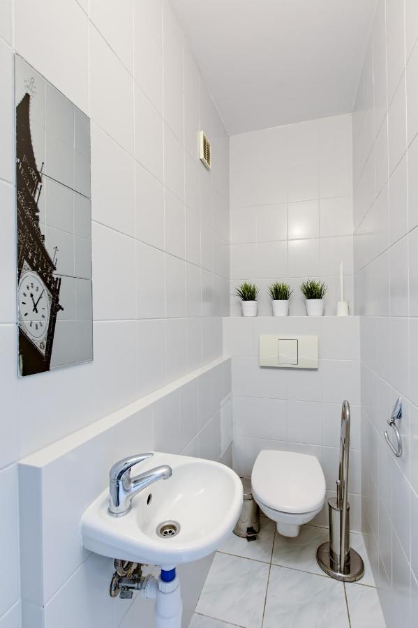 Krzywon 8 Rooms Warsaw Exterior photo